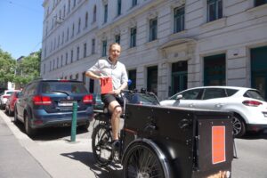 Toolbox delivery in Vienna with the Cargo-bike